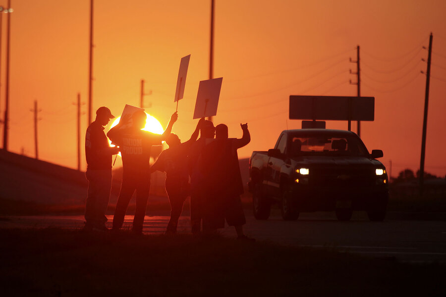 Dock strike threatens economy before election and holidays